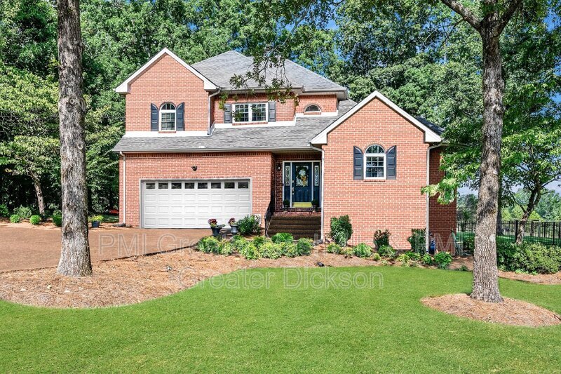 Foto principal - 637 Old Pond Ln