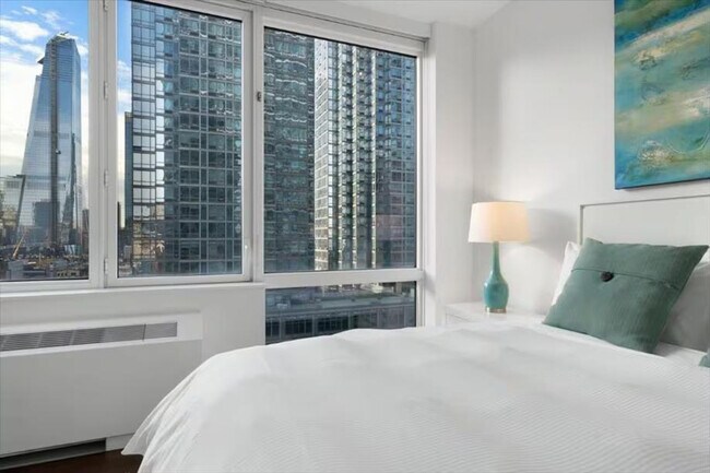 Foto del edificio - 605 W 42nd St