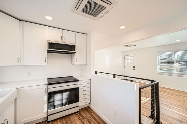 Foto del edificio - Beautiful Remodel in City Park North- Move...