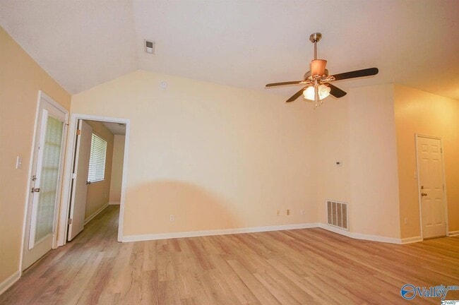 Foto del edificio - 102 Vistawood Ct