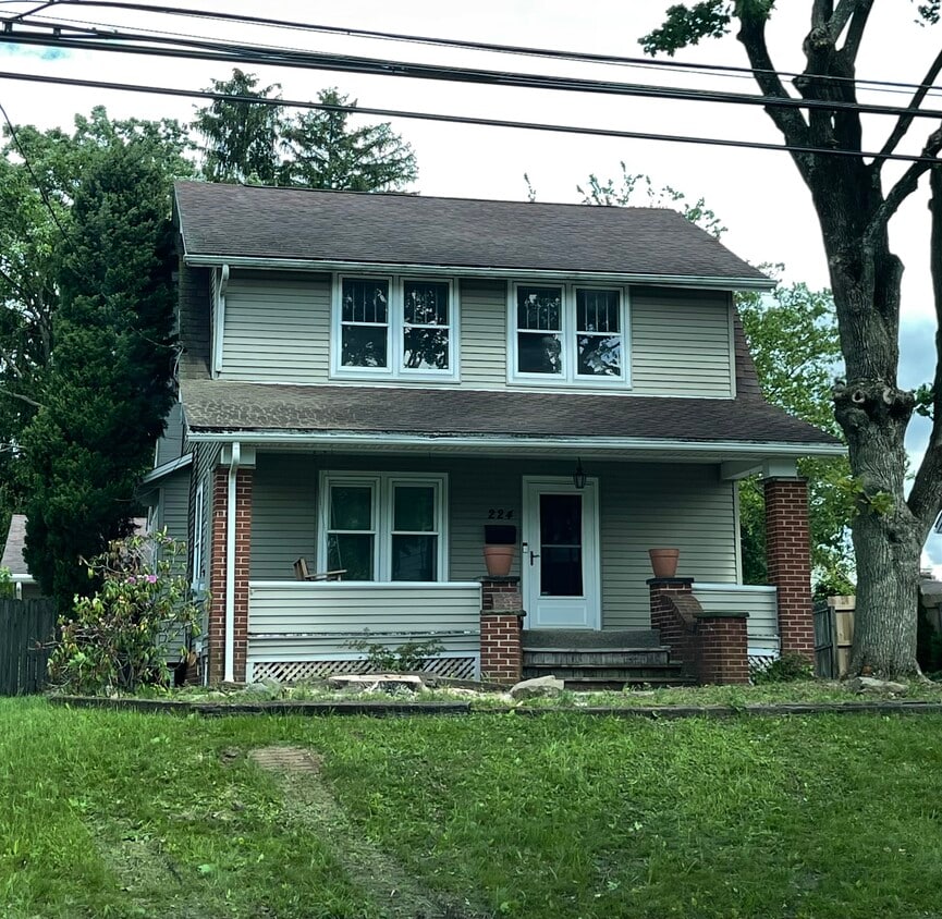 Primary Photo - 224 Woodside Ave NE
