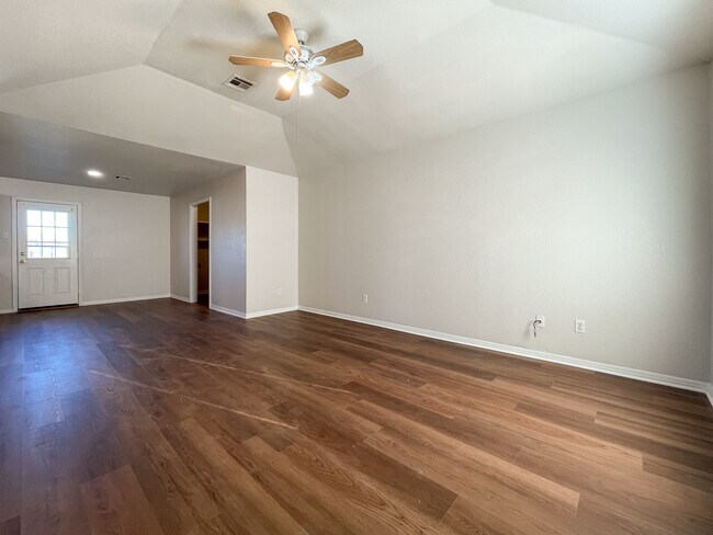 Building Photo - 175 Spring Water Ln