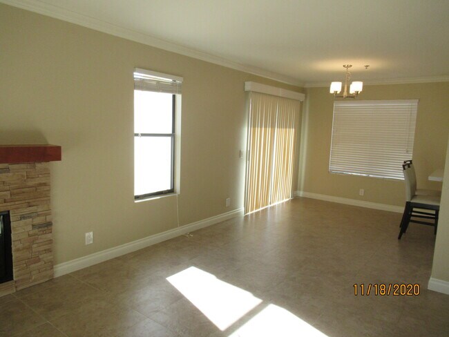 Foto del edificio - 43376 Cook St