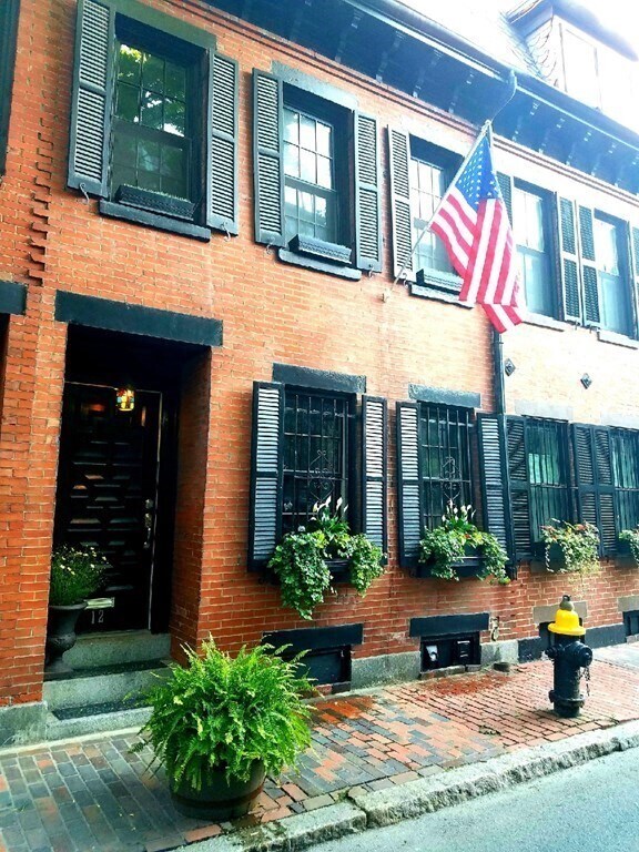 Building Photo - 12 Lawrence St