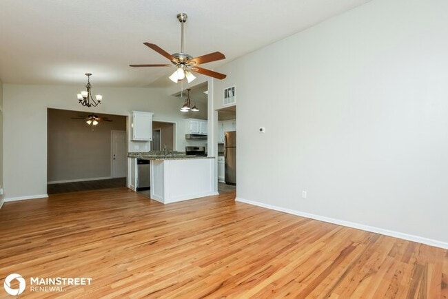Building Photo - 4413 Rossmore Dr