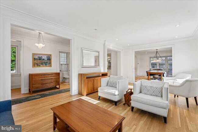 Foto del edificio - 3903 Legation St NW