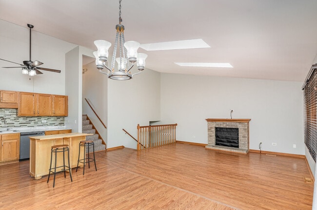 Building Photo - 211 Lorien Ct