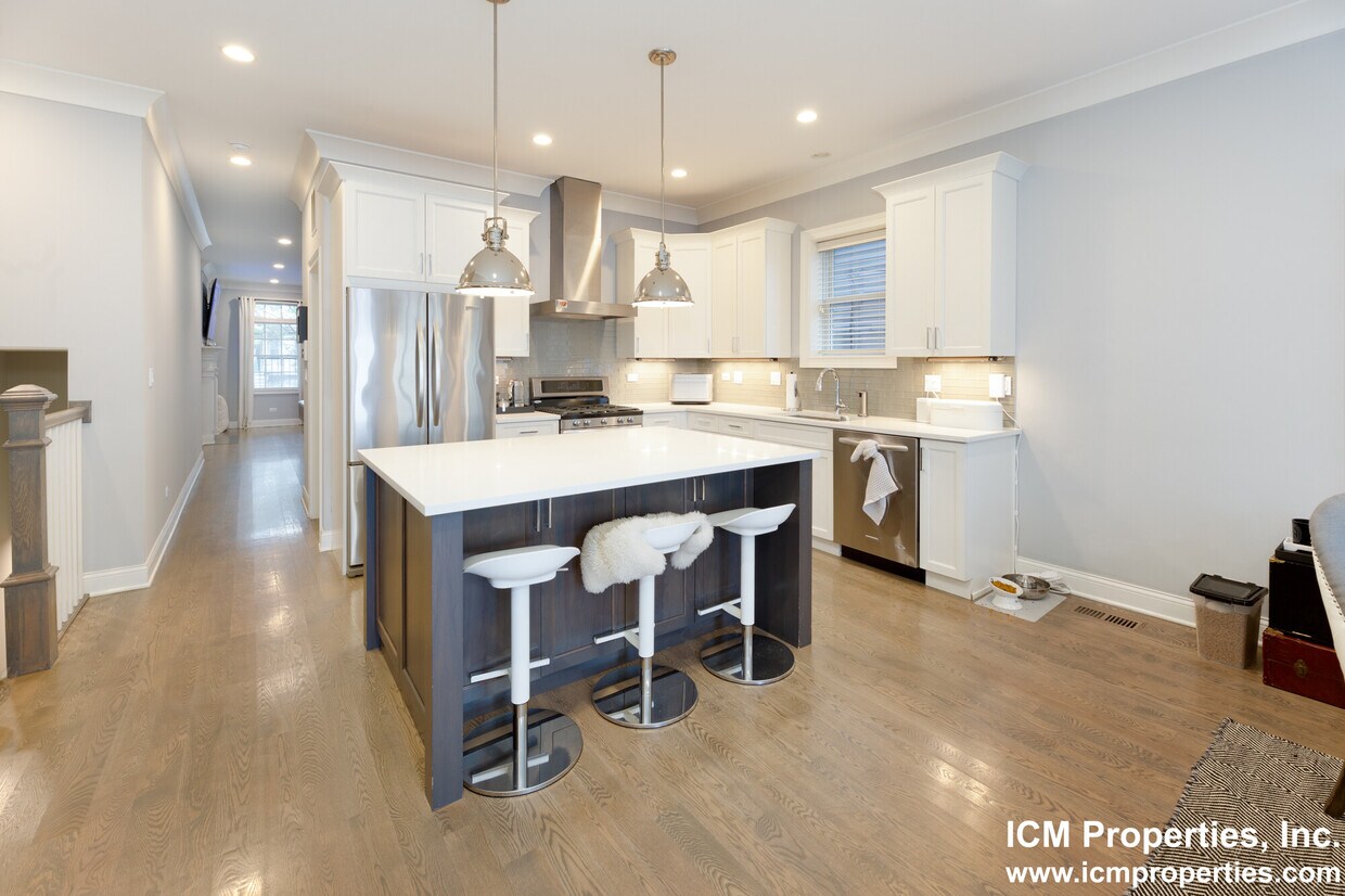Foto principal - 1241 W Oakdale Ave