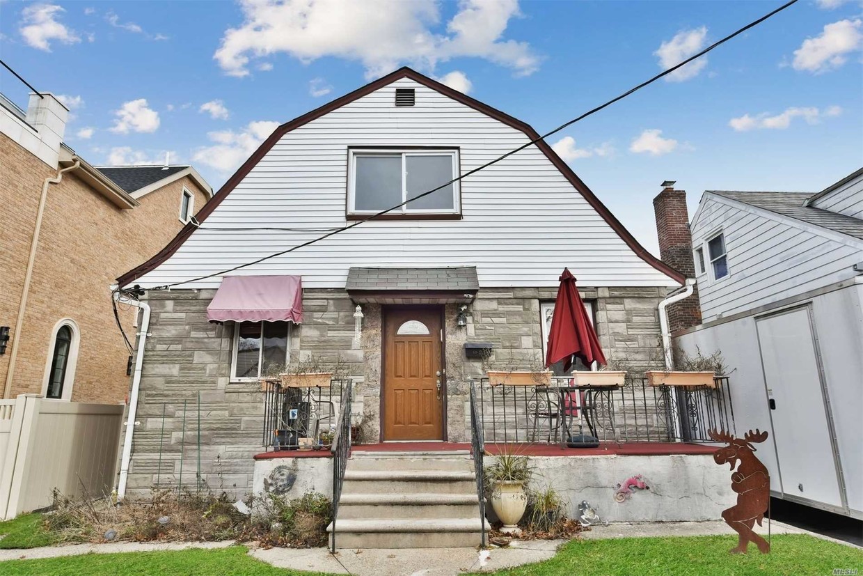 Primary Photo - 69-25-69185 185th St