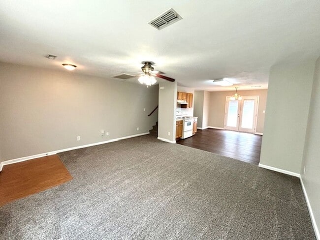 Building Photo - Move In Ready Home in Prime Madison Locati...