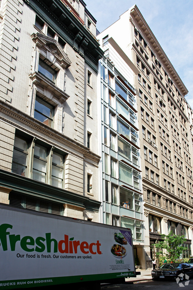 Building Photo - 116 W 22nd St