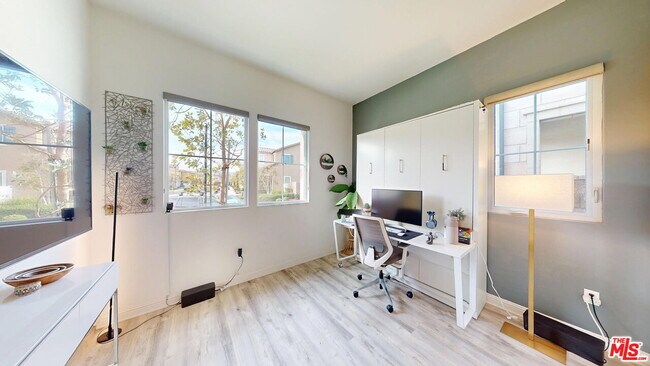 Building Photo - 20607 W Chestnut Cir