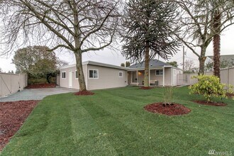 Building Photo - 832 SW 137th St
