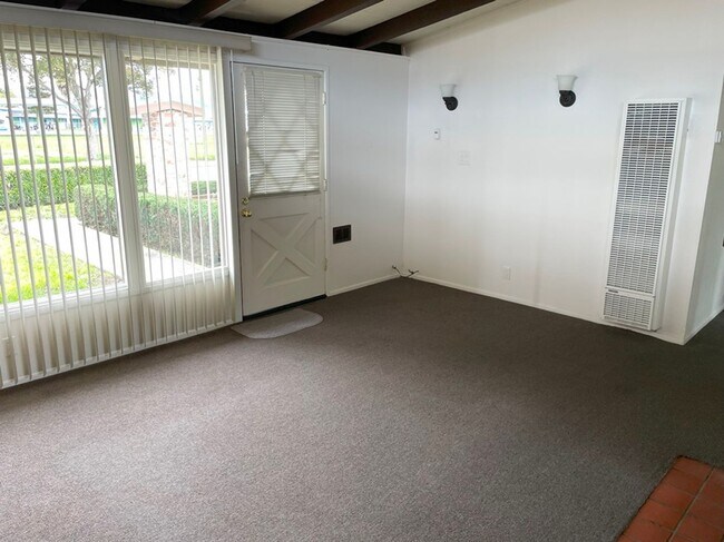 Foto del edificio - COZY HOUSE WITH REMODELED KITCHEN AND LARG...