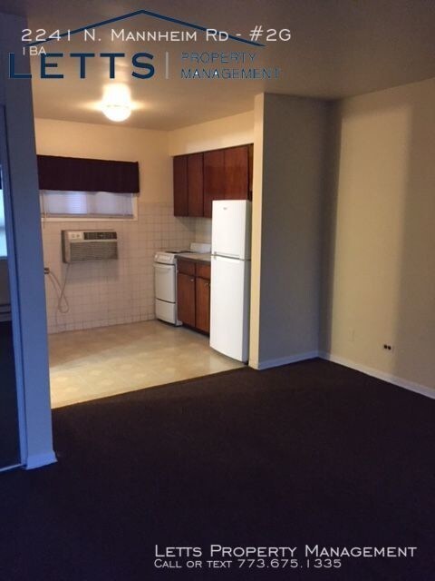 Building Photo - Spacious Studio Apartment