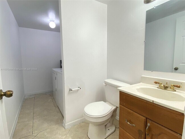 Building Photo - 254 San Remo Blvd