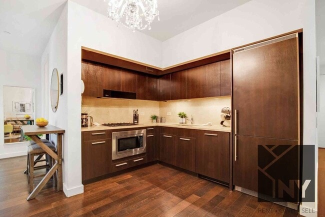 Building Photo - 128 Water St