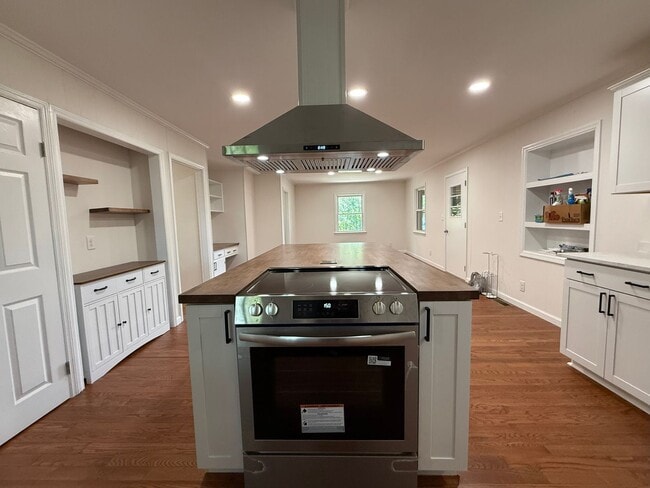 Building Photo - Gorgeous 3 Bed/2 Bath Home for Rent