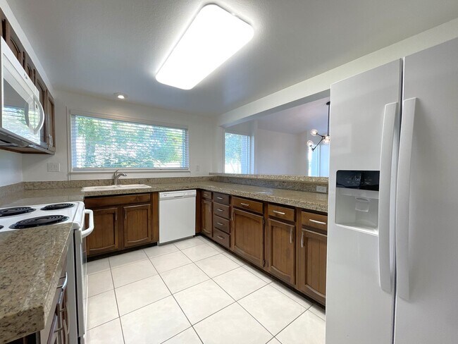 Foto del edificio - AVAILABLE NOW! BEAUTIFUL 2 Bed 2 Bath Cond...