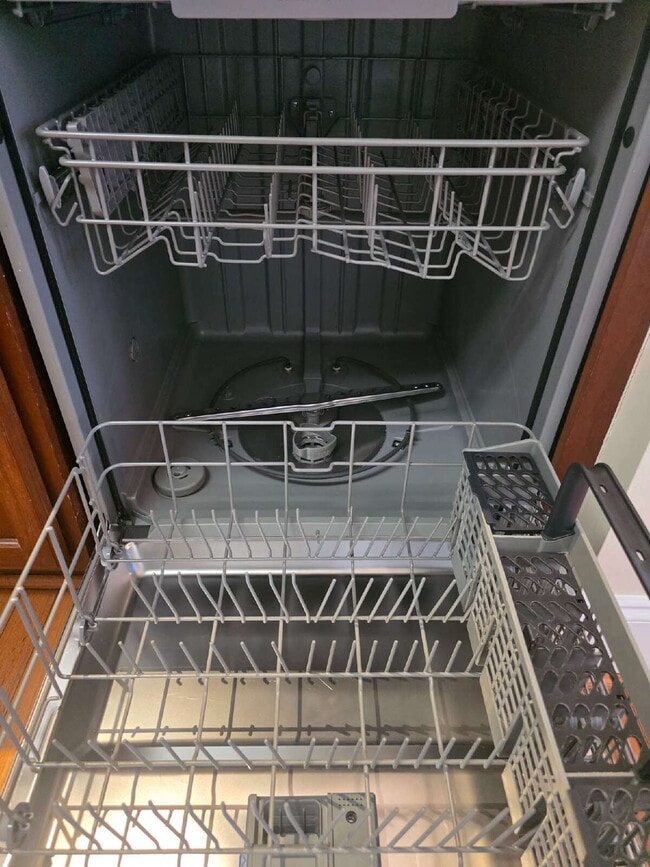 Foto del edificio - Spacious 4-Bedroom Home for Rent in Kings ...