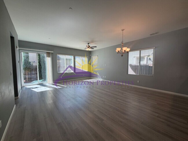 Foto del edificio - Modern 3 Bed 2.5 Bath 1,954sqft 2 Story Natomas Home