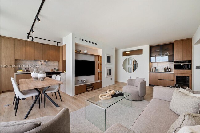 Foto del edificio - 6365 Collins Ave