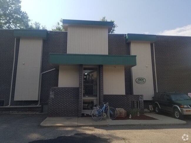 Building Photo - 1900 Canyon Blvd