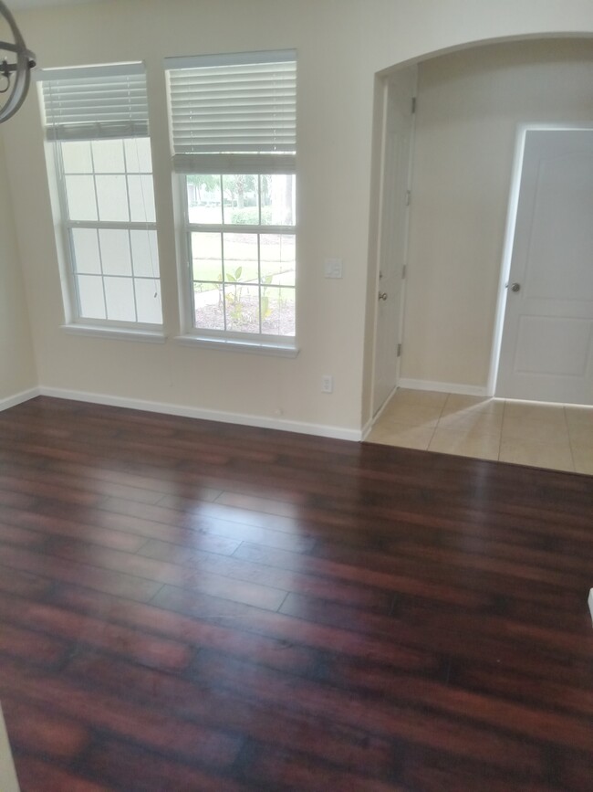 Building Photo - 625 Oakleaf Plantation Pkwy
