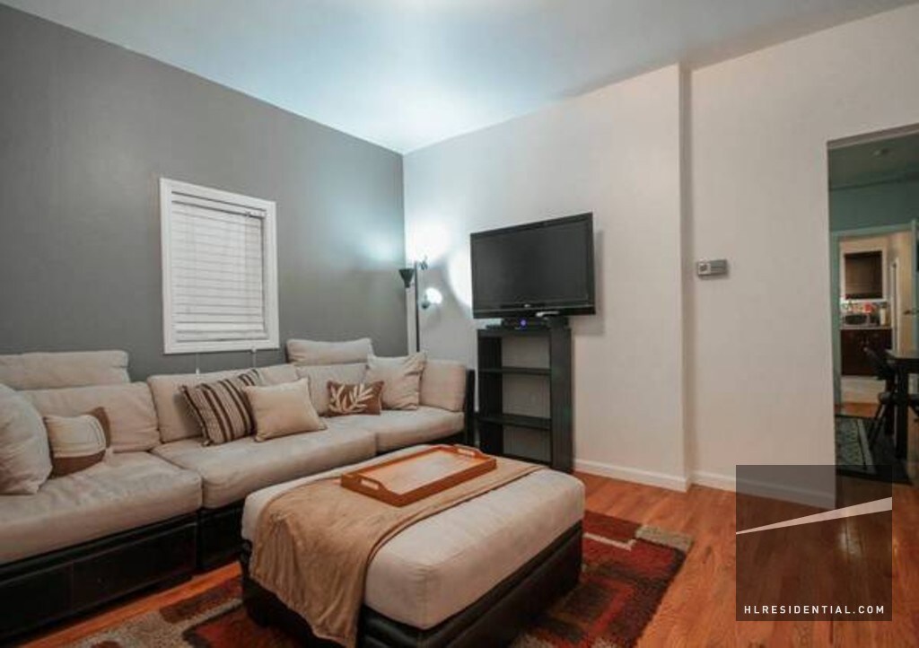 Foto principal - 5417 Roosevelt Ave