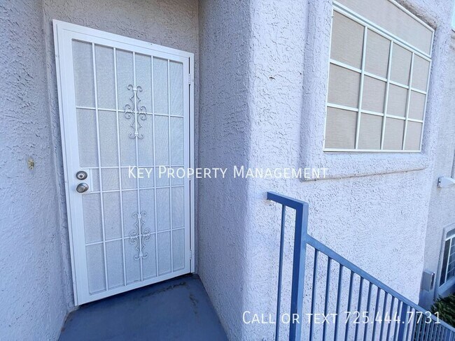 Foto del edificio - NEWLY UPGRADED 2 BED 2 BATH UPSTAIRS UNIT ...