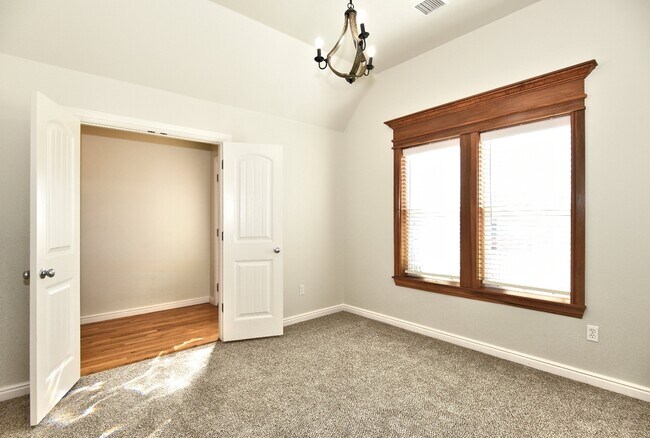 Foto del edificio - 18509 E 46th St