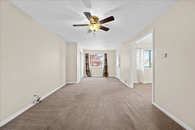 Building Photo - **Charming 2-Bedroom House with Modern Amenities in Beechview**