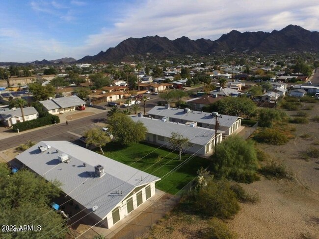 Building Photo - 1313 E Carol Ave