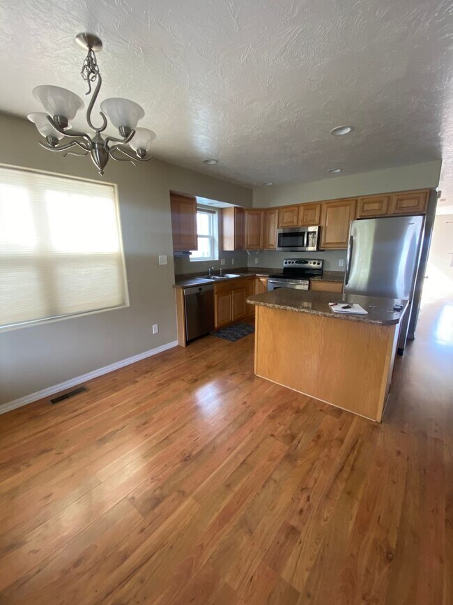 Foto del edificio - Available for lease immediately