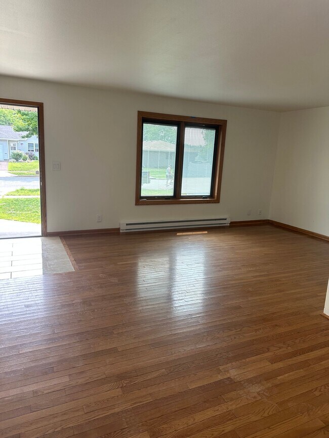 Foto del edificio - 3644 Livingston Ln