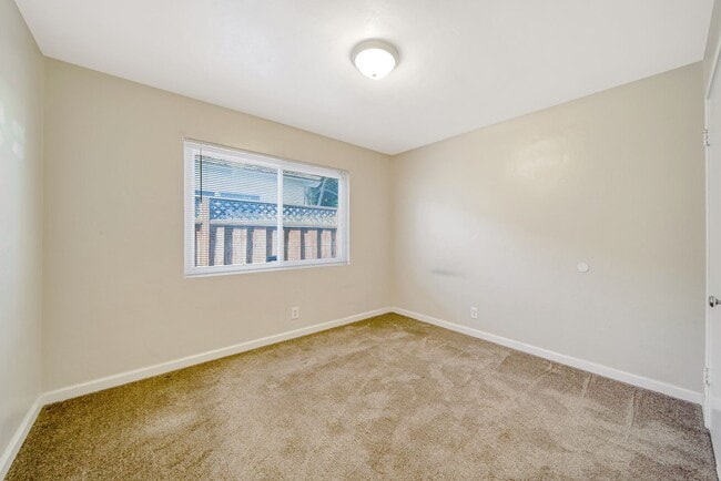 Building Photo - East Palo Alto Duplex for Rent - $3,000/mo