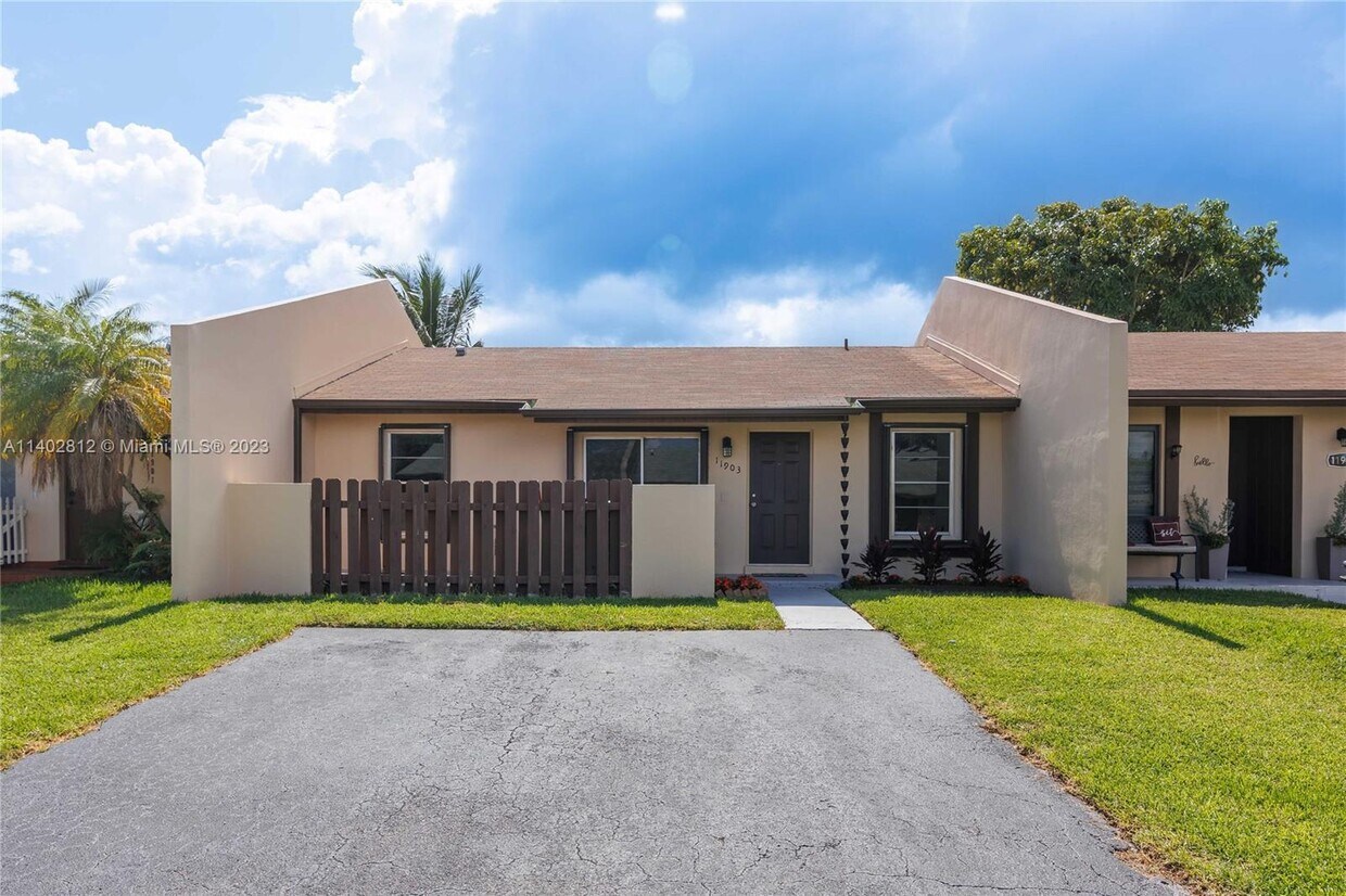 11903 SW 110th St Cir E, Miami, FL 33186 Townhome Rentals in Miami FL