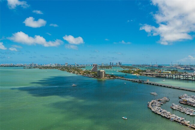 Foto del edificio - 488 NE 18th St