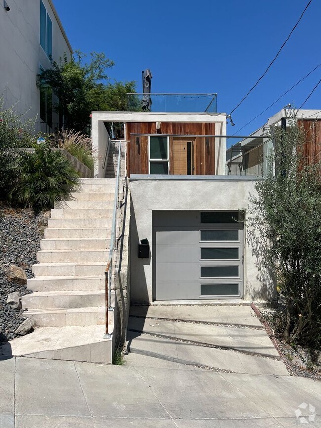 Building Photo - 4459 W Rose Hill Dr