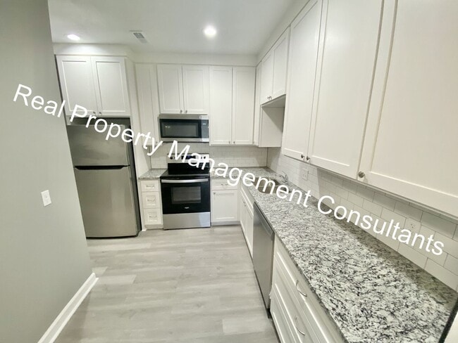 Building Photo - 3 Bedroom 2 Bath Home