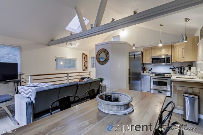 Foto del edificio - 1 br, 1.5 bath Triplex - 17363 Park Ave, G...