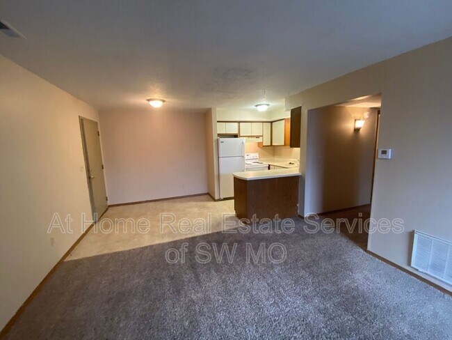 Foto del edificio - 2850 S Rogers Ave