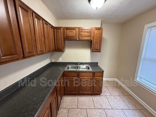 Foto del edificio - 3222 Hardin Ave