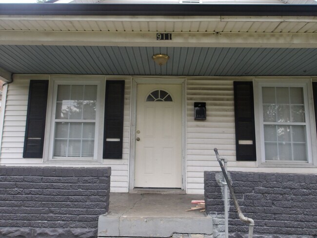 Building Photo - Remodeled 3BR/1BA House off of Taylor Blvd.