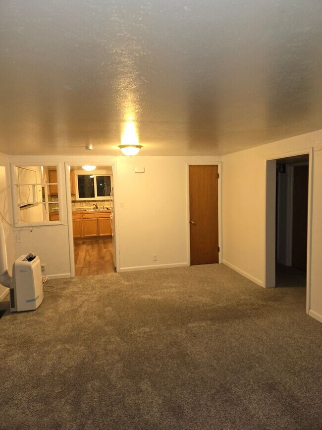 Foto del edificio - 2 Bed 1 Bath Garden Level Duplex