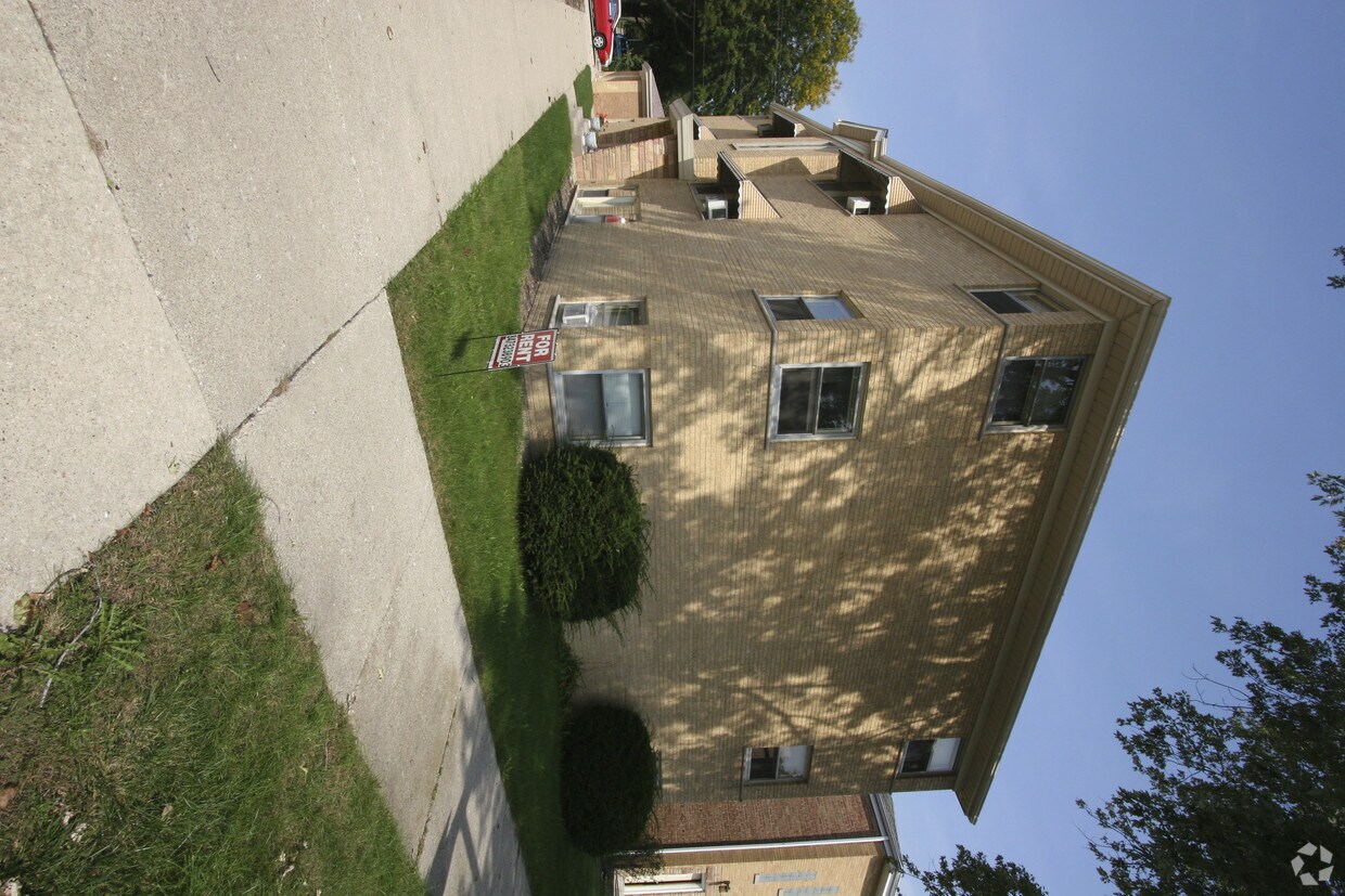 Building Photo - 4007 N Pontiac St