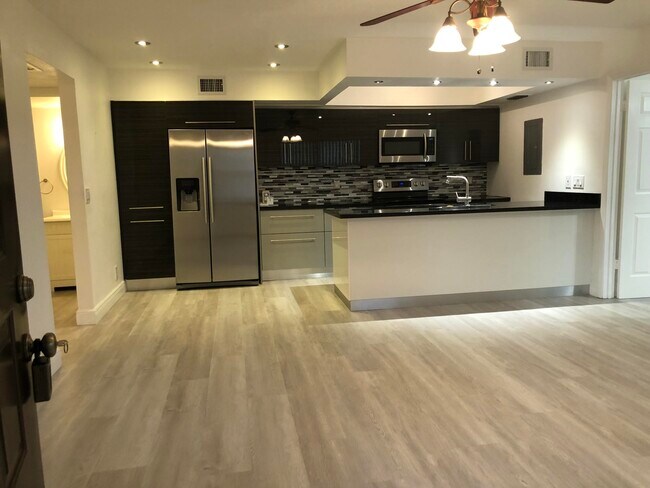 Foto del edificio - 7091 Golf Colony Ct