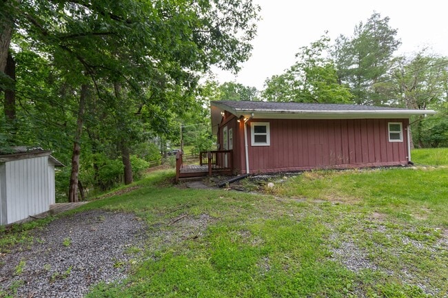Building Photo - 1 Bed, 1 Bath Bungalow in Harpers Ferry
