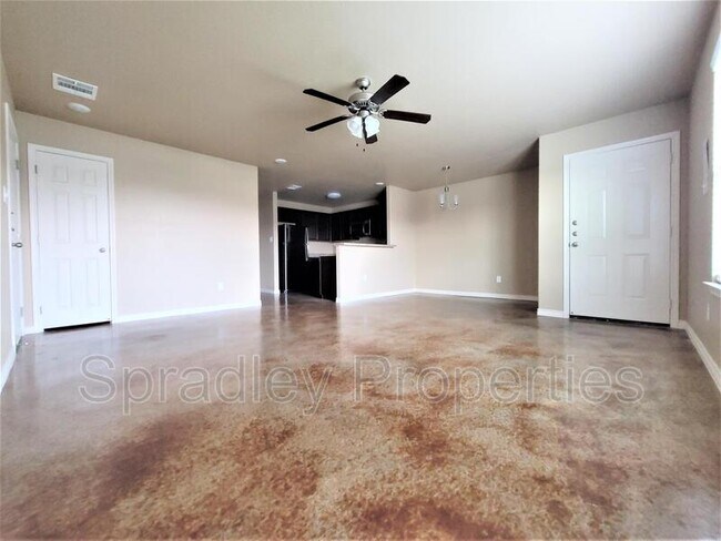 Building Photo - 1526 Kal Ct