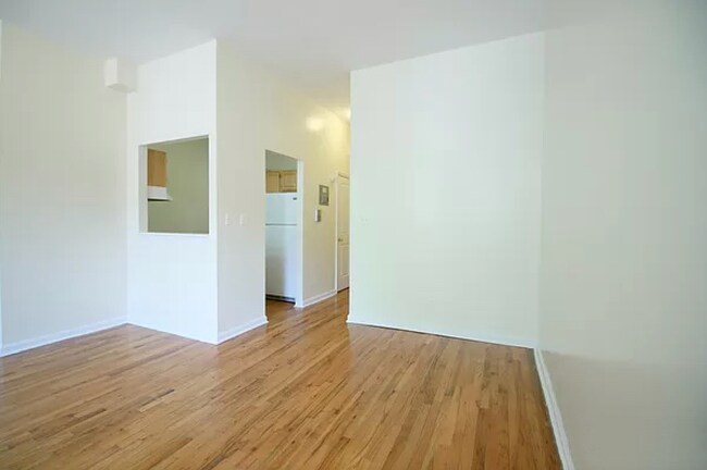 Building Photo - 20 W 126th St